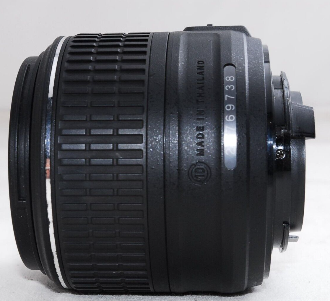 NIKON DX AF-S Nikkor 18-55mm F3.5-5.6 G VR II Lens w/HOOD From