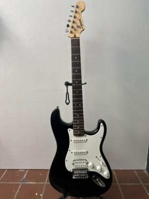 Squier by Fender Stratocaster Guitar (E10033880)