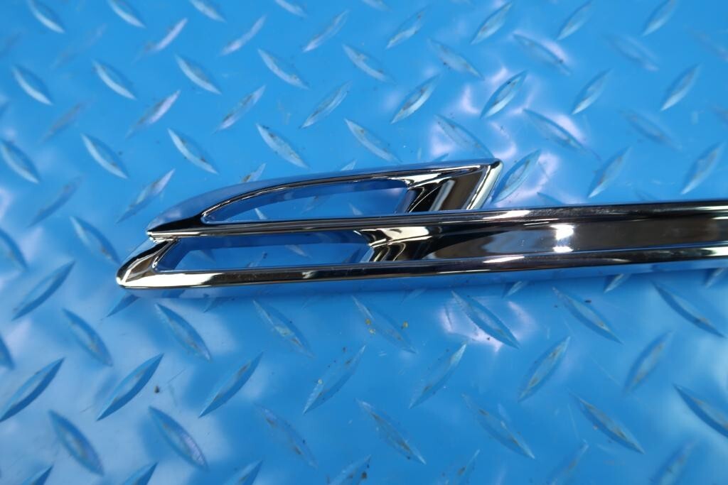 Bentley Flying Spur chrome right fender air vent grill 1pc #12304