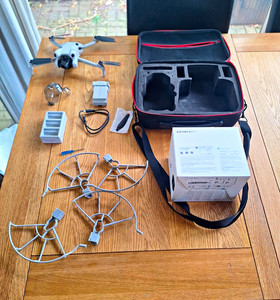 DJI Mini 4 Pro Ready to Fly Bundle Case Battery Prop Guards Charger Bag UNBOUND