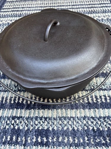 VINTAGE LODGE #10 DUTCH OVEN w/SELF BASTING COVER Made In USA
