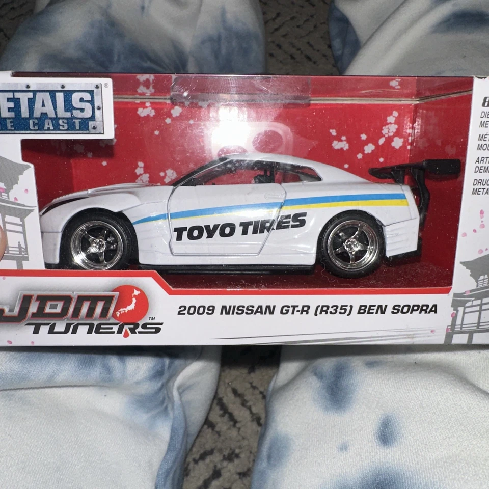 Nissan GT-R (R35) 2018 Jada JDM Tuners blanco 2009 Ben Sopra escala 1/32 Foto 2 de 2