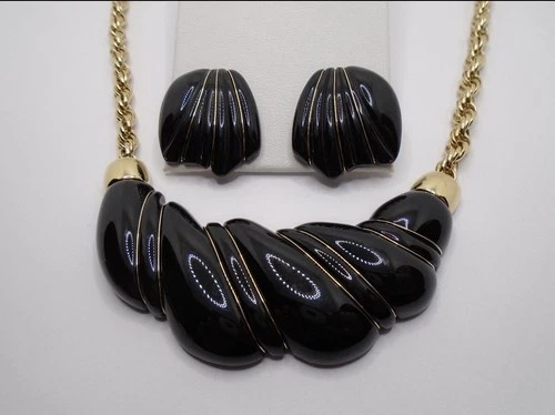 Trifari Vintage Black Gold Necklace Earrings Jewelry Set Signed