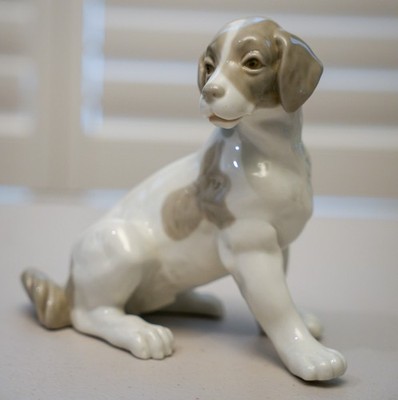 NAO by Lladro  Sitting Dog  Porcelain Figurine   Spain   Excellent Pre-Owned