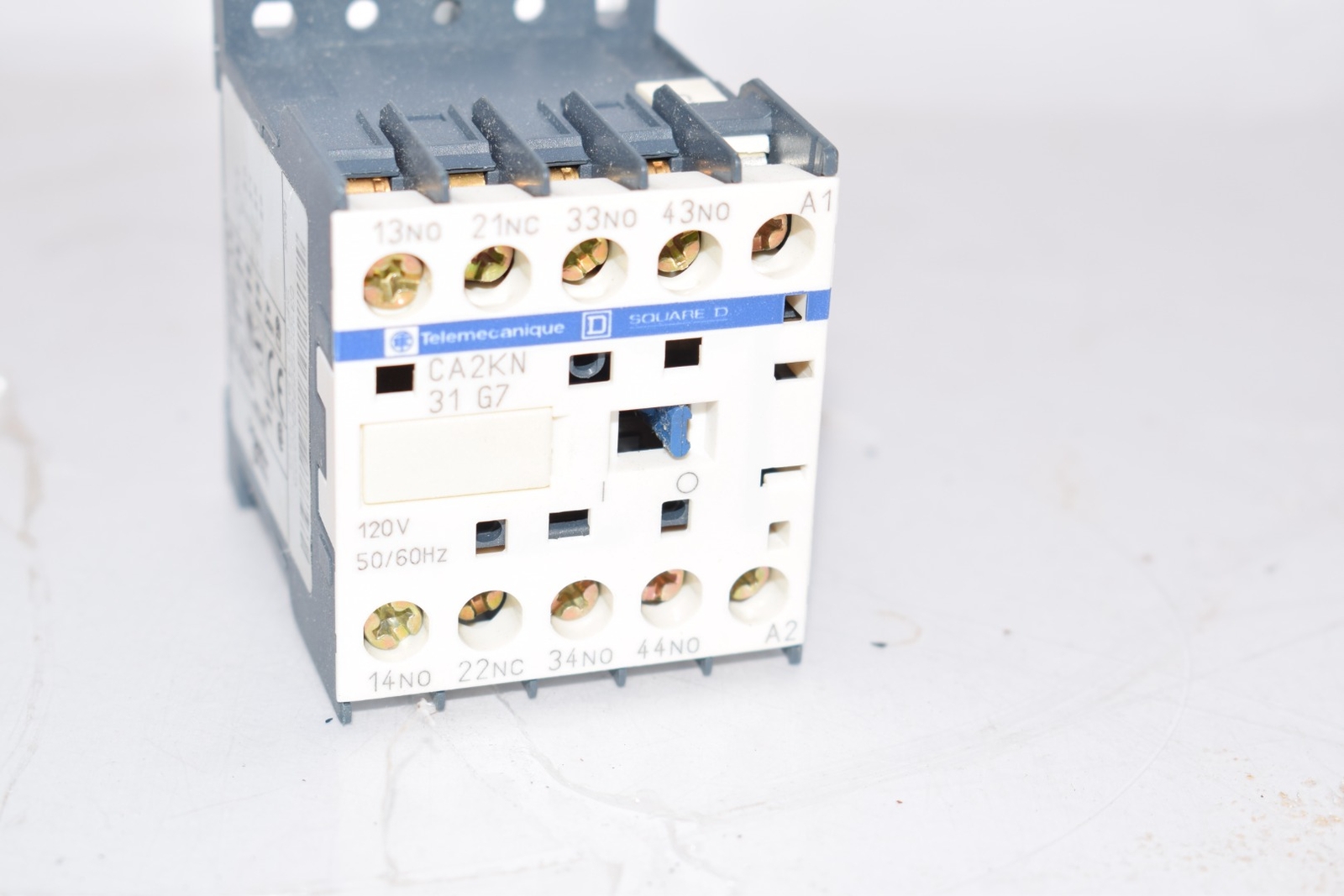 NEW Telemecanique CA2KN31G7 CONTROL RELAY 120V 50/60Hz