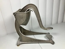 Vintage Wear Ever Cast Aluminum Hand Fruit Orange Citrus Juicer Squeezer Press