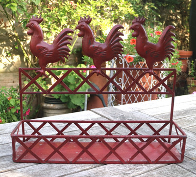 Französischer Küchen-Wandkorb im Vintage Stil mit Hühnern rot Metall
