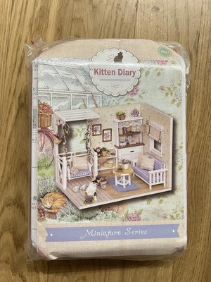 DIY Holzpuppen Haus Handwerk Miniatur Kit-Boy Schlafzimmer Modell & alle Möbe...