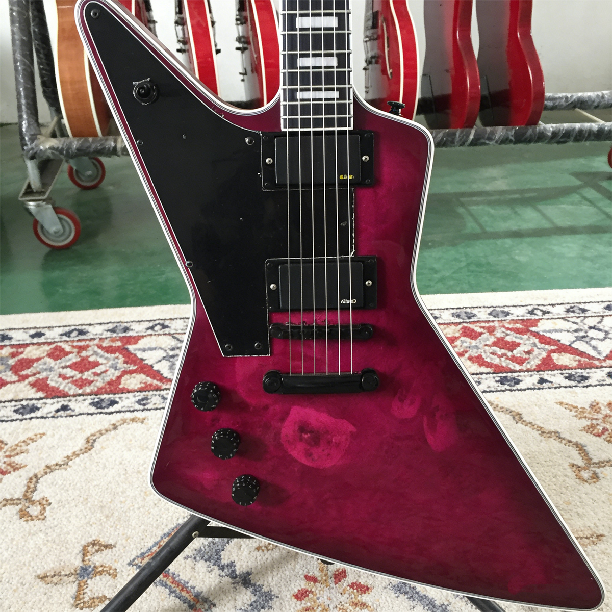 Chitarra Elettrica Left Handed Explorer – Corpo Mogano, Pickup HH, Hardware Cromato, Colore Cream