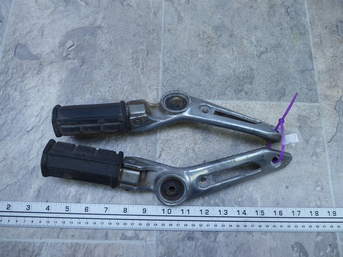 my様 1985 Yamaha XJ700 X Maxim Y656-1. rear passenger foot pegs