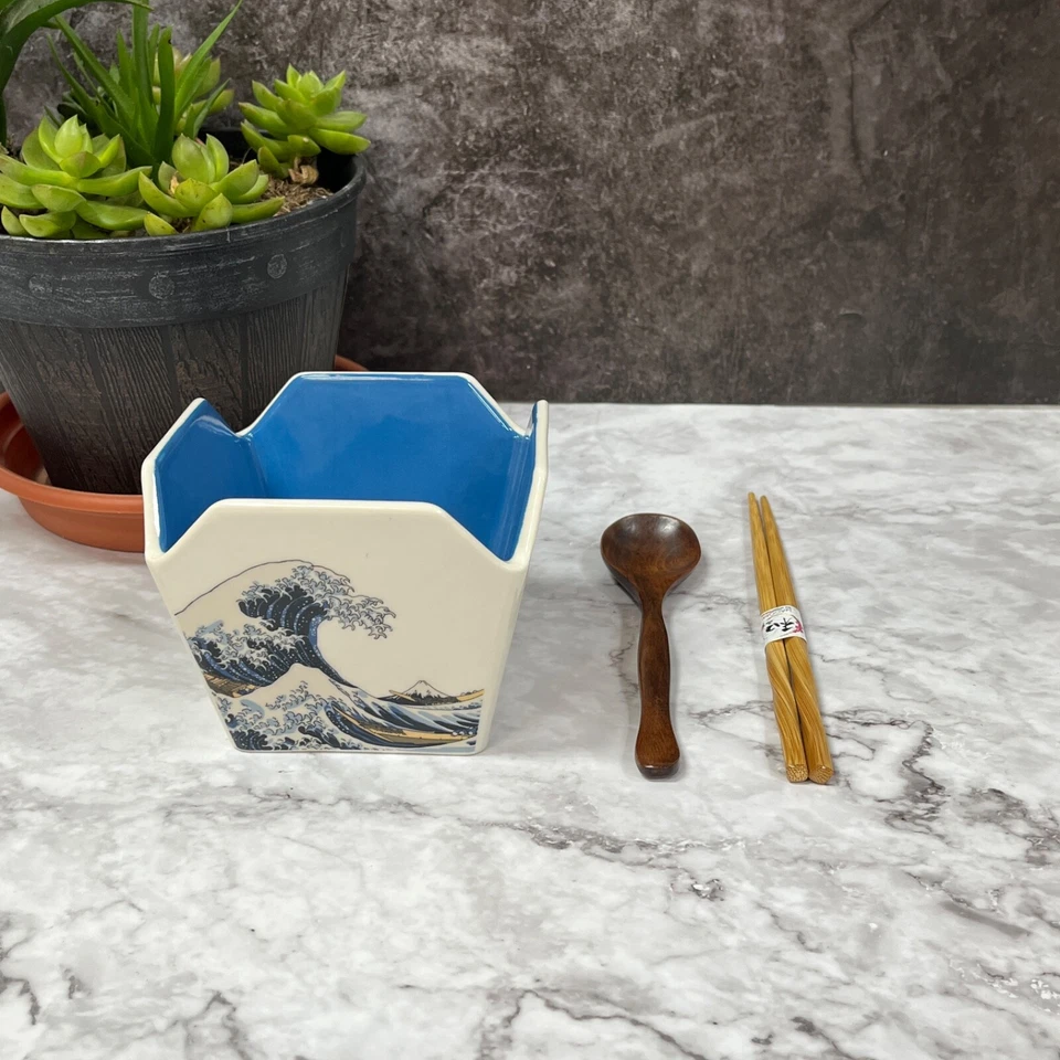 Китайская фарфоровая рисовая чаша на вынос с голубыми волнами палочками и ложкой - Изображение 2 из 4