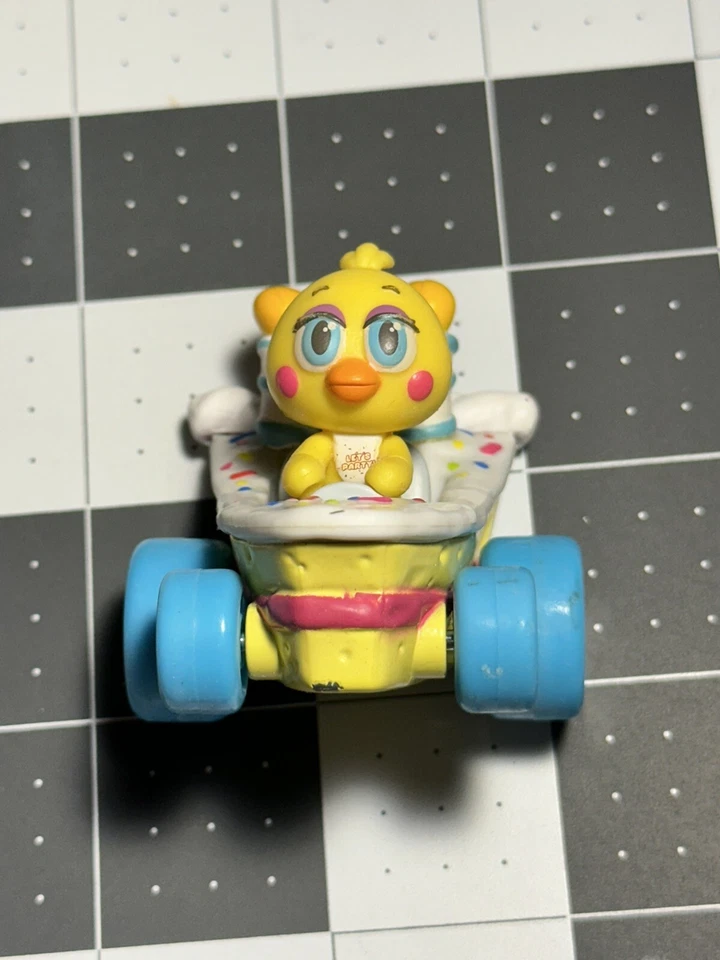 Boneco de brinquedo Funko Racers Five Nights at Freddys Chica Super Racer 2018 carro FNAF  - Imagem 2 de 4