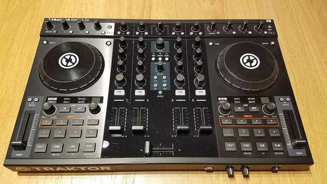 Native Instruments Traktor Kontrol S4 MK1 DJ Controller USED