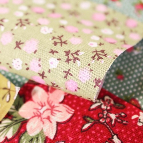 100 Mix Cotton Print Flower10cm Fabric Squares Bundle for Quilting & Patchwork - Picture 7 of 7