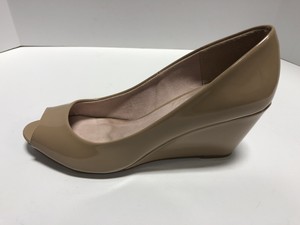 nude wedge dress shoes