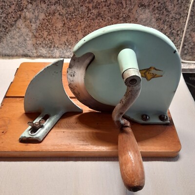 Antike Brotschneidemaschine  ca. 100 Jahre alt. Handkurbel, Mintgrün, Privat