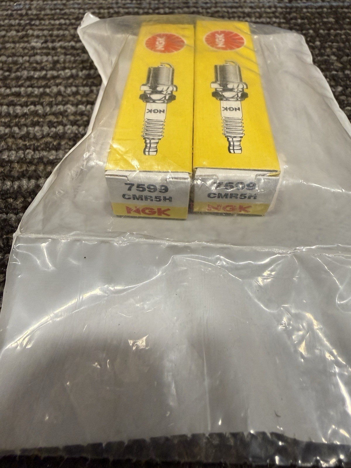 NGK Spark plugs CMR5H 7599 Pack Of 2