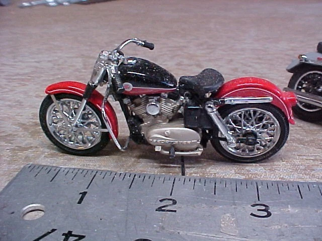 FOUR Franklin Mint  Harley Davidson Motorcycles in 1:24 Scale - Image 2 of 4
