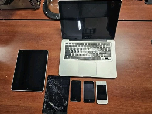 Large Lot Of 7 Apple Products Iphon Ipod Ipad MacBook Pro