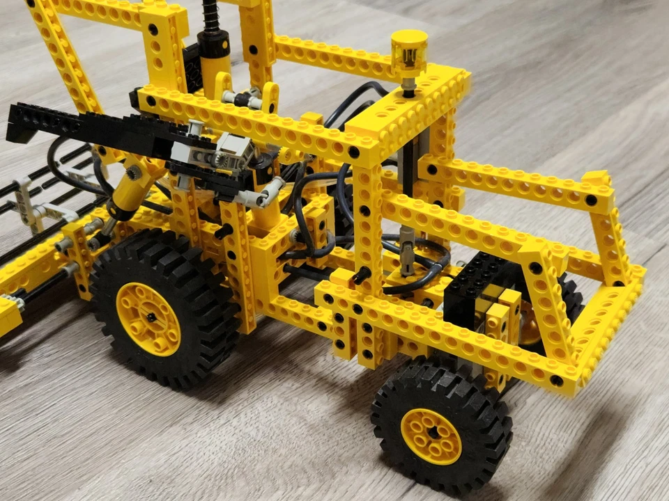 LEGO Technic 8862 Combine Harvester 1989 Vintage Incomplete - Image 4 of 4