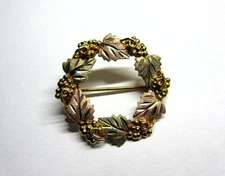 Vintage SOLID 10K, 10ct Tri-Colour GOLD Vine Leaves & Grapes Design BROOCH, PIN