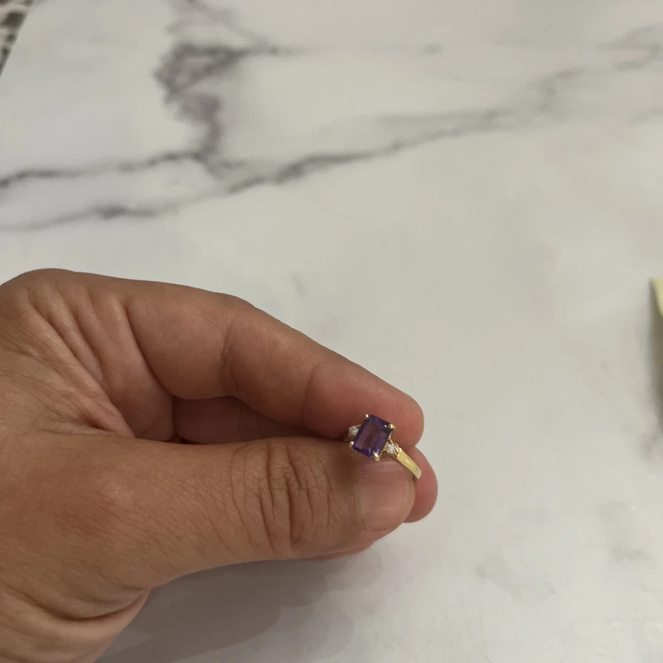 14 Karat Gold Ring With Amethyst At The Center And Diamonds On The Side Size 6 - Image 2 of 4