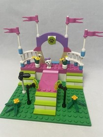 LEGO Friends 3942 Heartlake Dog Show w/ frnd0009 Mia Minifigure + Manual 2012