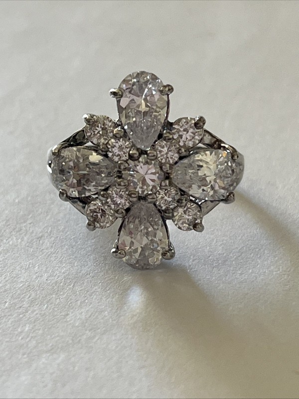 AVON RJ GRAZIANO Silver CZ Gorgeous Flower Shaped Ring Size 7 Ultra Sparkle
