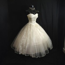 Vintage Sweetheart Wedding Dresses Strapless White Ivory Tea Length Bridal Gown