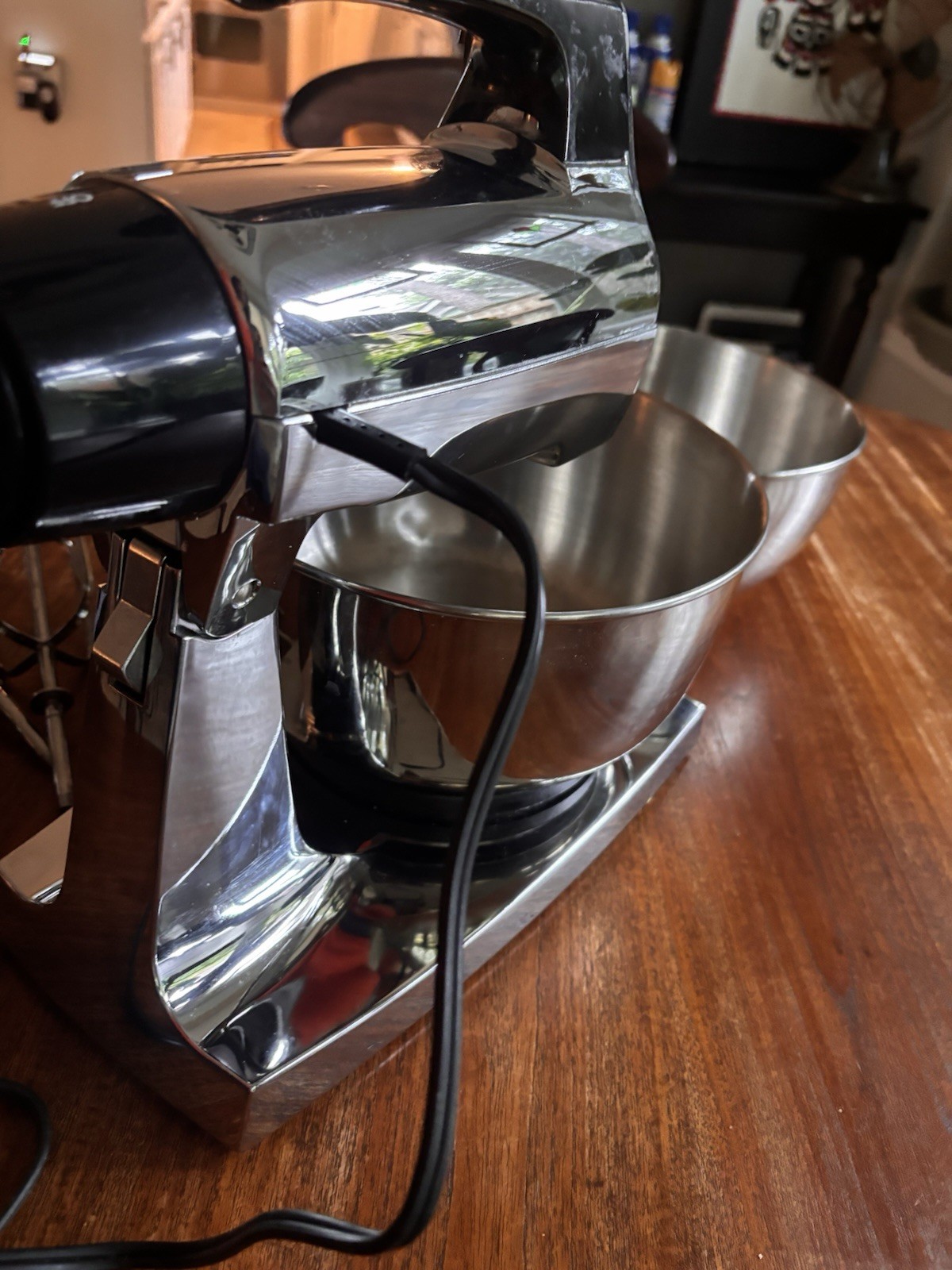 Vintage Chrome Sunbeam Deluxe Mixmaster  12 Speed w/all Bowls, Attachments