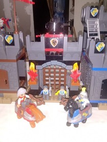 2004 VINTAGE LEGO DUPLO 4777 KNIGHTS CASTLE INCOMPLETE(READ DETAILS) HTF GUC