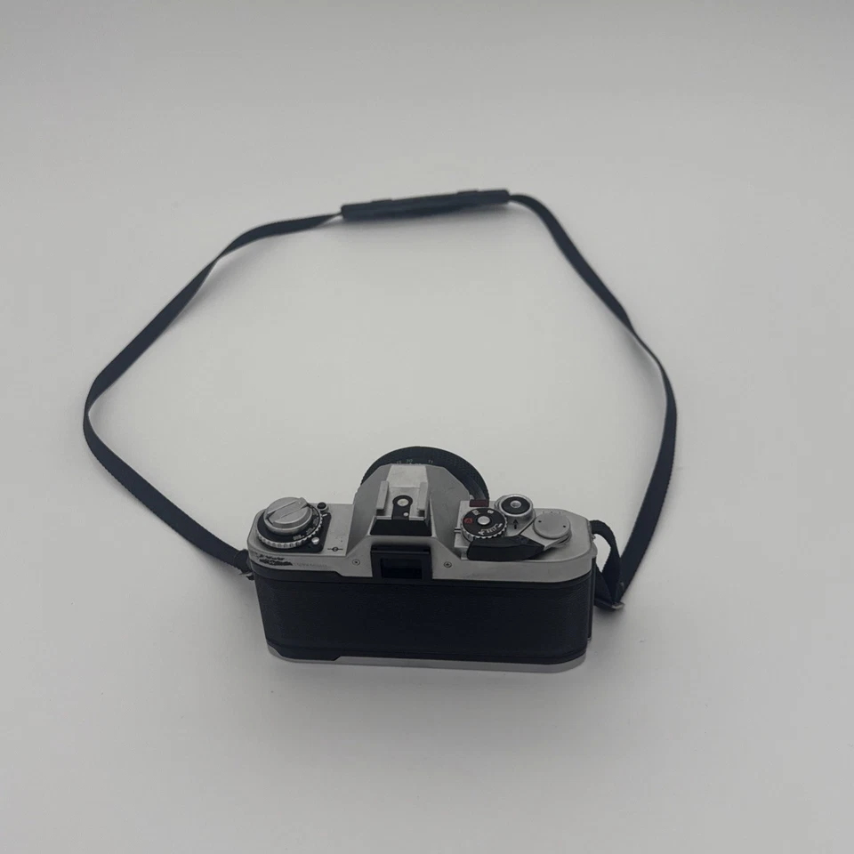 Cámara fotográfica Canon AV-1 35 mm con lente FD 50 mm 1,8 sin probar Foto 2 de 4