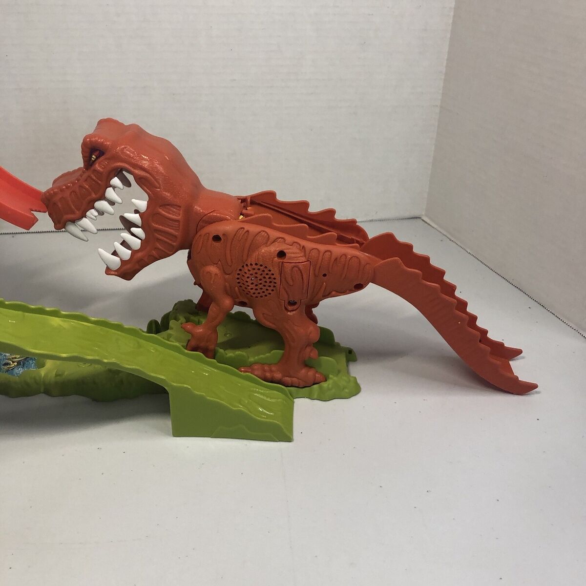 Hot Wheels T-rex Takedown 