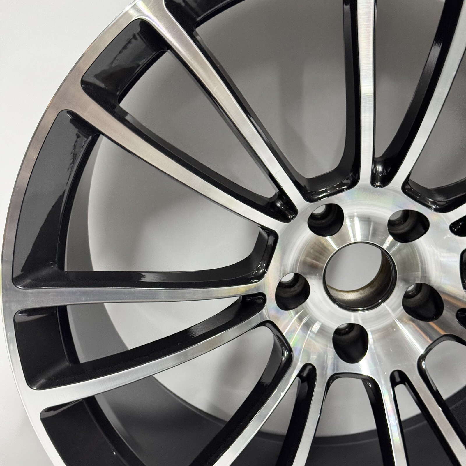 (1) McLaren 570S MACHINED BLACK Rear Wheel 10JX20” P/N 13B0566CP OEM
