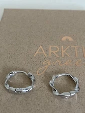 Delightful Hoop Earrings | Small | Twisted | 1.4mm Diameter