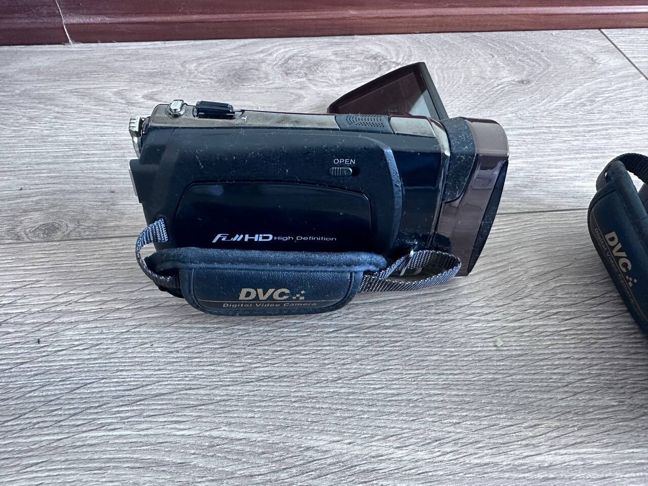 DVX DXG-5F9V FullHD Pocket 3D Camcorder (chipset same to LG IC 330)