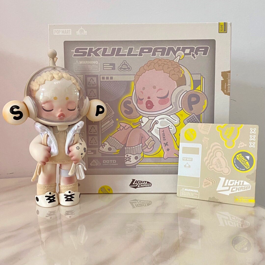 POP MART x SKULLPANDA Ootd Light Chaser Art Toy Limited