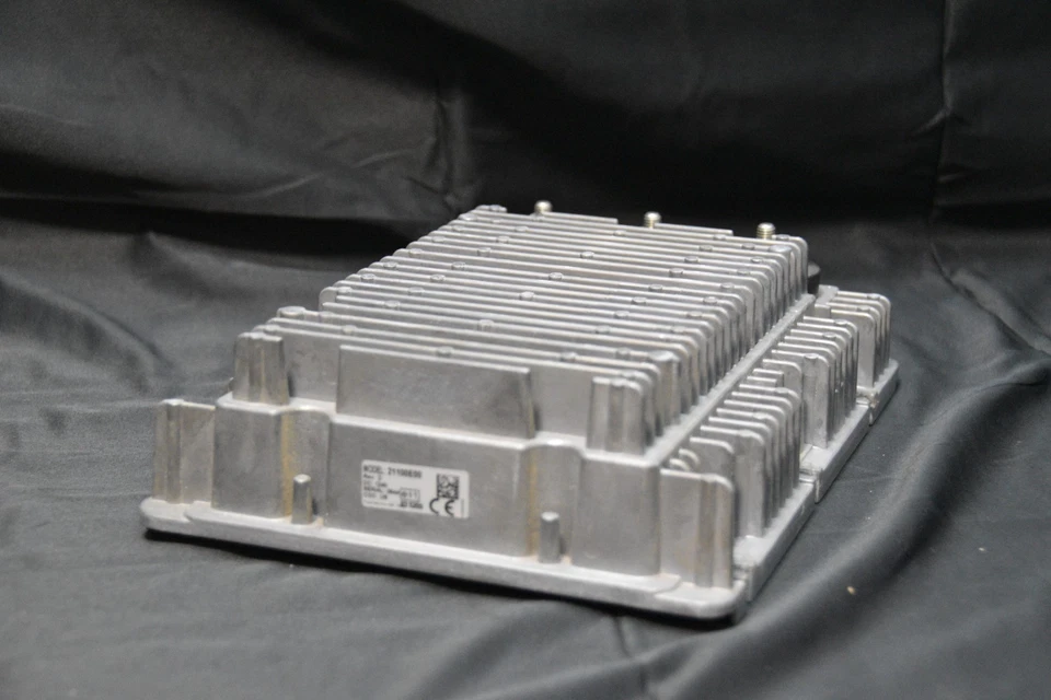 Ecualizador de batería Eaton Cooper Bussman 21100E00 100 amperios 24 a 12 voltios convertible de CC Foto 4 de 4