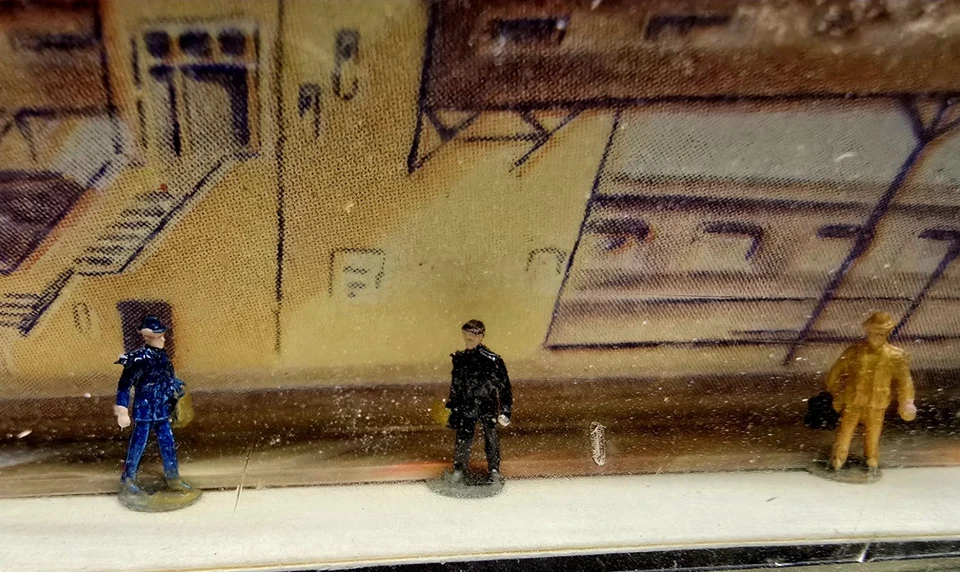 Merten 812 MALE Passenger Figures (6) for Z-Scale NOS - Image 3 of 4