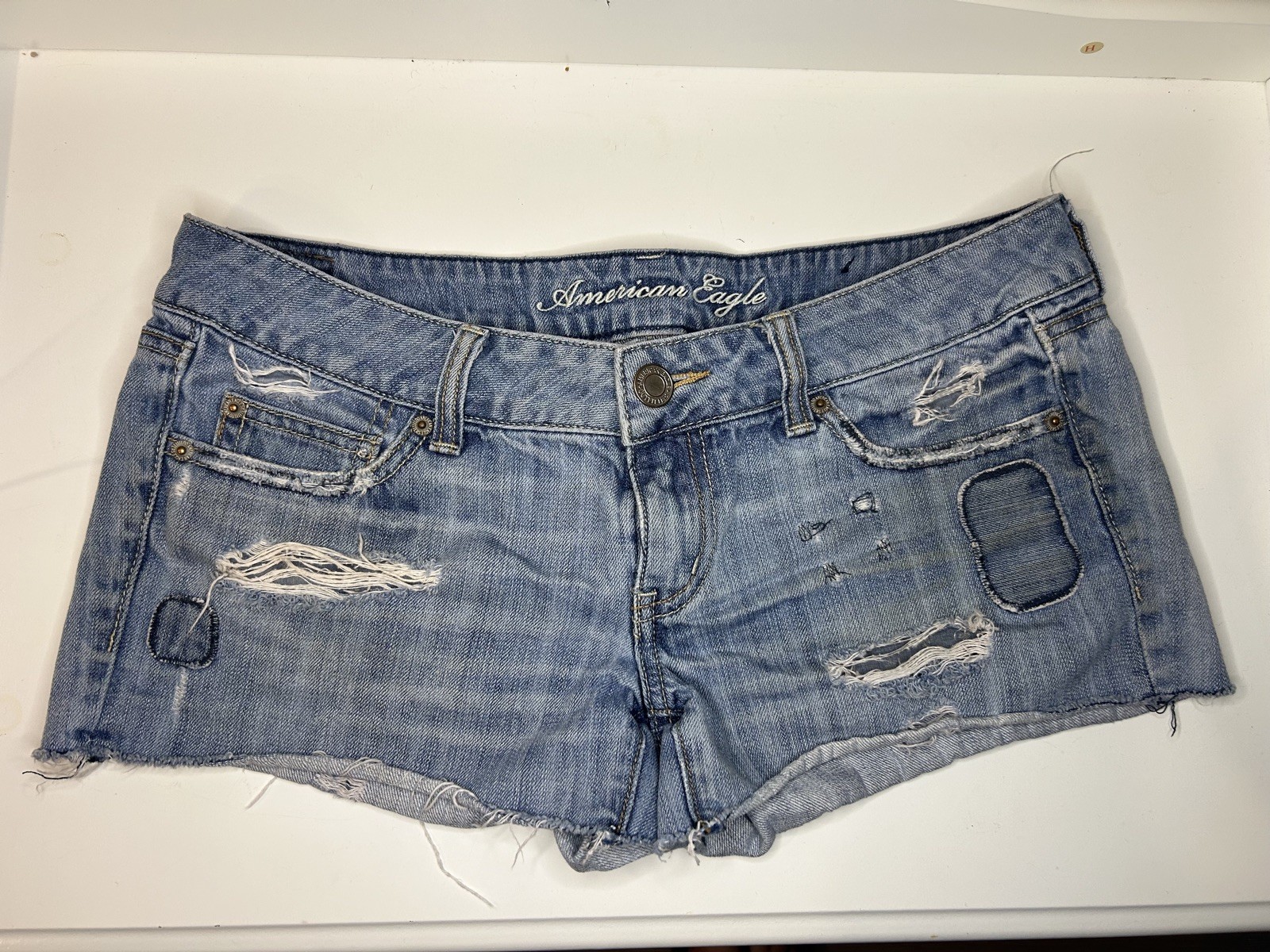 American Eagle Sz 8 Woman’s Blue Denim Jeans Short Shorts Light Wash Distressed