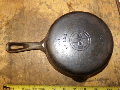 Griswold No.4 Small Block Cast Iron Skillet 702C