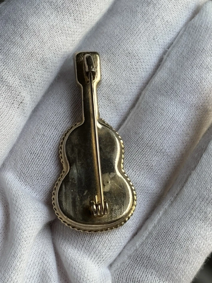 Broche prendedor de guitarra vintage micro mosaico tono dorado instrumento musical Italia Foto 3 de 4