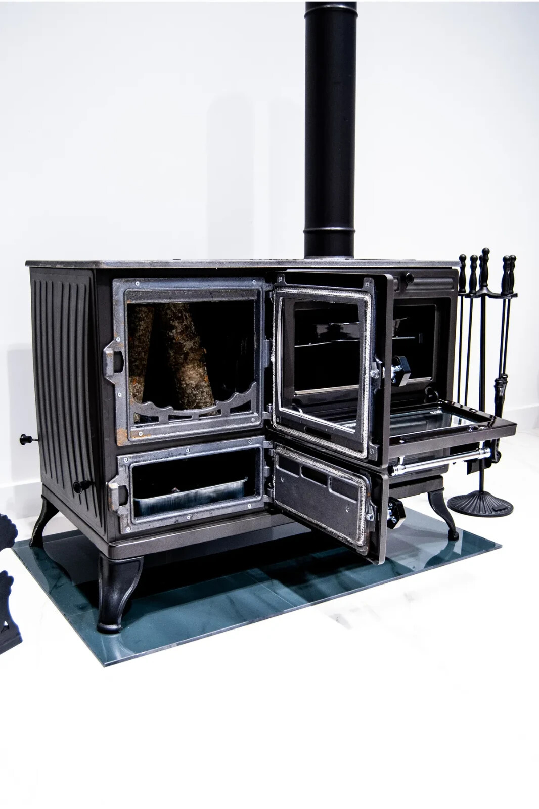 Wood stove, cooker stove, oven stove, wood burning stove, cast iron