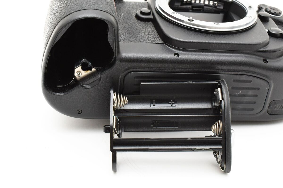 Near Mint】 Nikon F100 35mm SLR Film Camera Body W/body cap Near Mint】 Nikon F100 35mm SLR Film Camera Body W/body cap