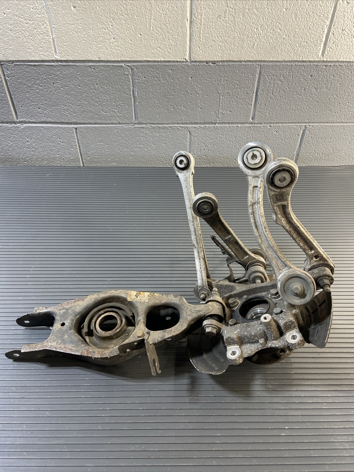 2014-2016 Maserati Ghibli M157 Rear Right Spindle Knuckle Hub OEM
