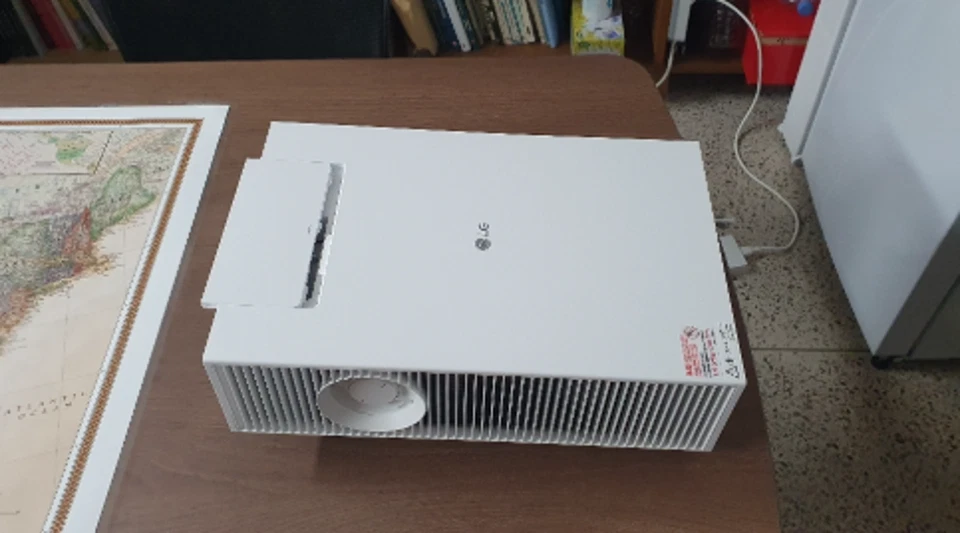 LG CineBeam HU710PW 4K(Laser+LED) UHD Hybrid Home Cinema Projector / Express - Image 2 of 2