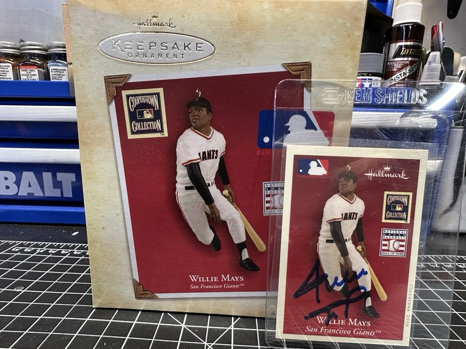 2004 Hallmark Card Auto Signed Willie Mays San Francisco Giants PSA W/Ornament - Image 3 of 4