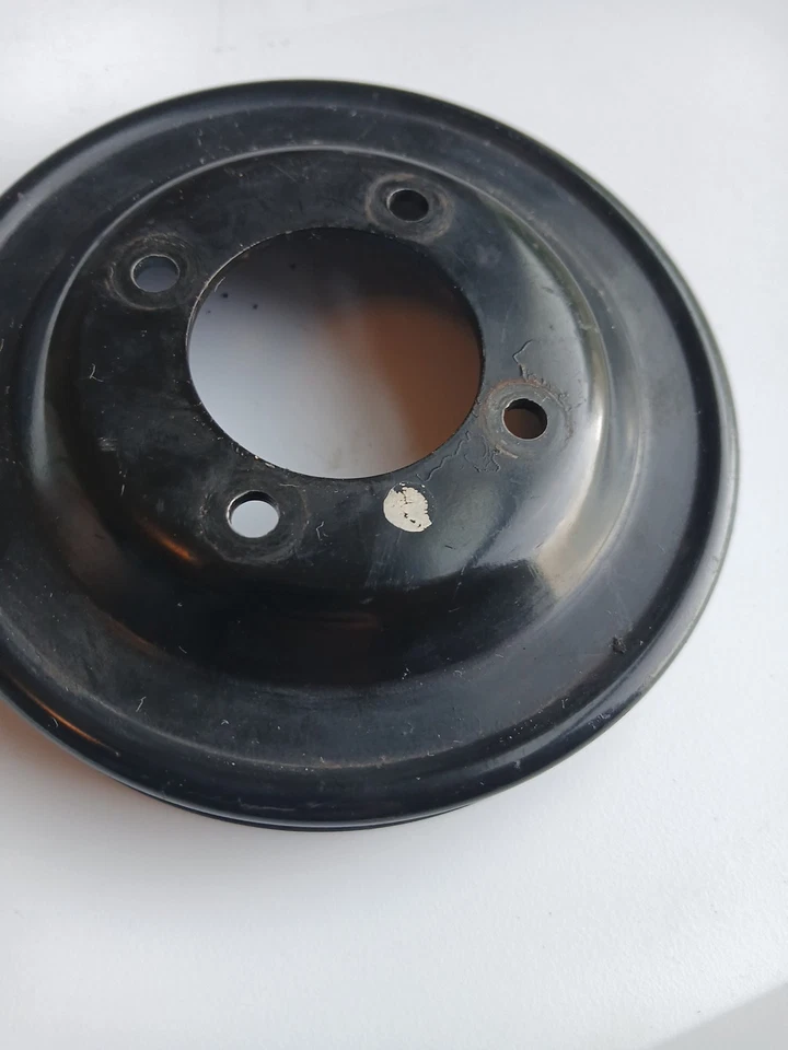 Polea bomba de agua 89-94 Geo Metro 1.0 3cyl OEM usada Foto 2 de 4
