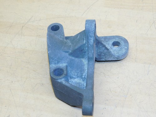 Ford Focus MK1 1.8 TDDI Einspritzpumpe Halterung XS4Q9K552AB