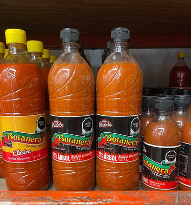 4X LA BOTANERA SALSA ( MUY PICANTE CHILE DE ARBOL ) 4 OF 1 lts EACH
